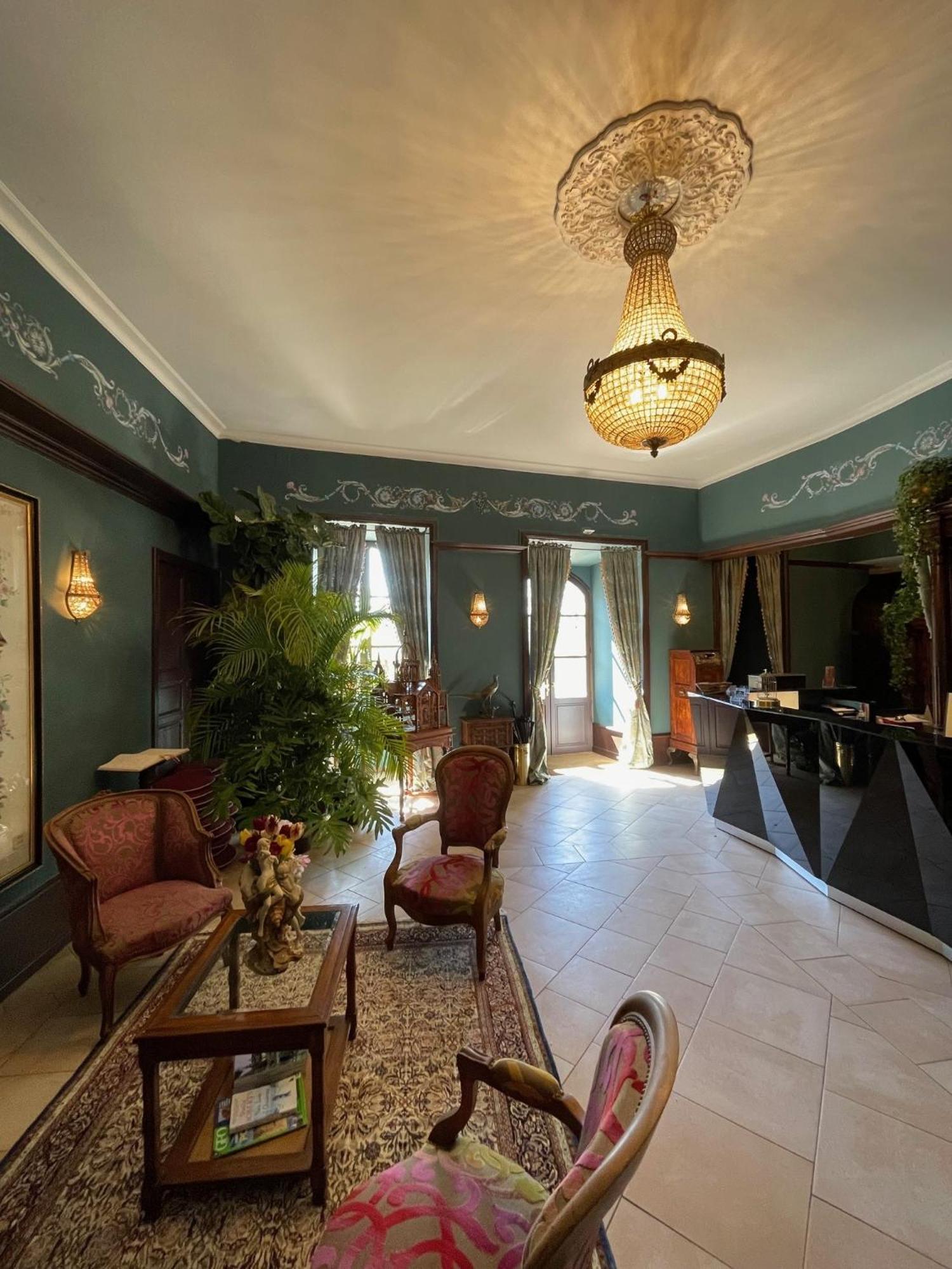 Chateau De Castel Novel Boutique Varetz